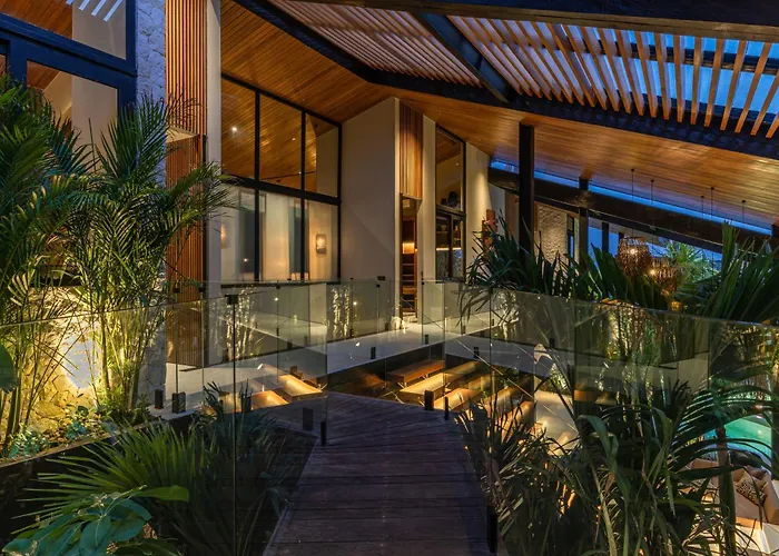 Baratega - Dreamy Urban Tropical 6br For Large Group Villa *
