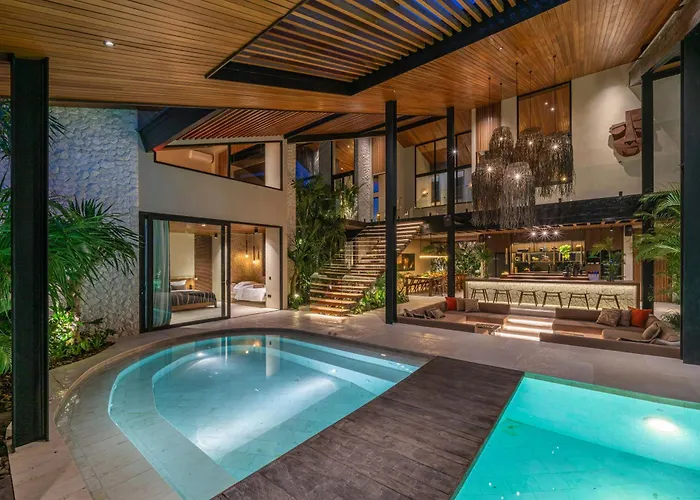 Baratega - Dreamy Urban Tropical 6br For Large Group Villa Kerobokan (Bali)