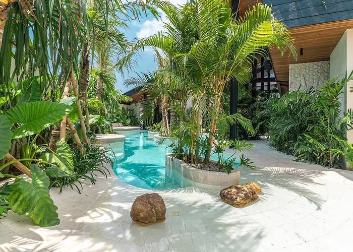 Baratega - Dreamy Urban Tropical 6br For Large Group * Kerobokan (Bali)