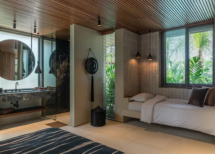 Baratega - Dreamy Urban Tropical 6br For Large Group Villa Kerobokan (Bali)