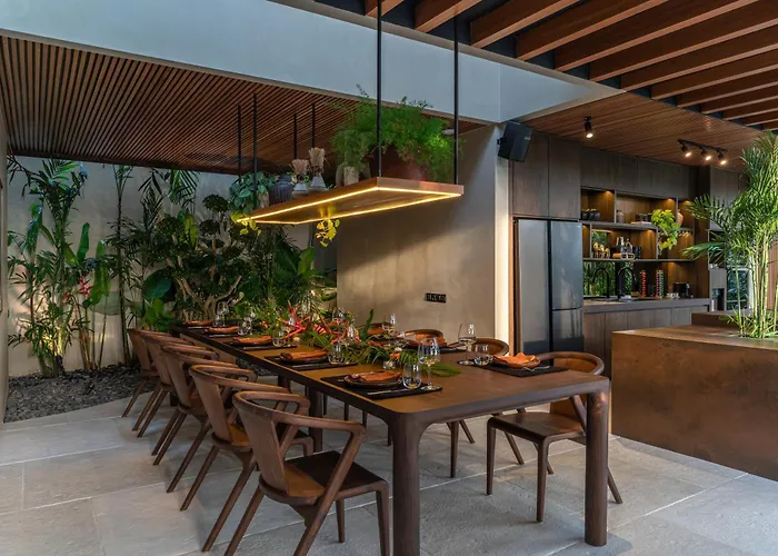 Baratega - Dreamy Urban Tropical 6br For Large Group * Kerobokan (Bali)