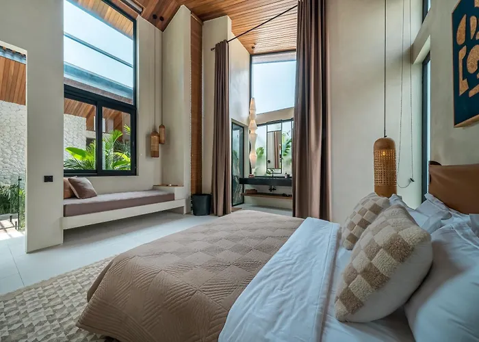 Baratega - Dreamy Urban Tropical 6br For Large Group Villa Kerobokan (Bali)