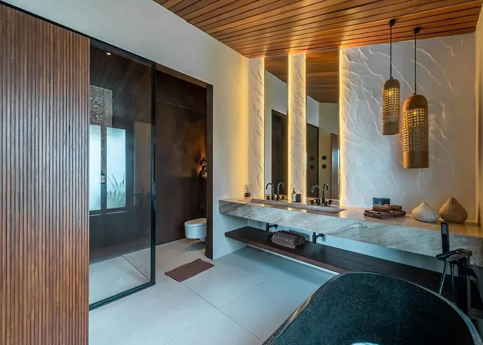 Baratega - Dreamy Urban Tropical 6br For Large Group Kerobokan (Bali)
