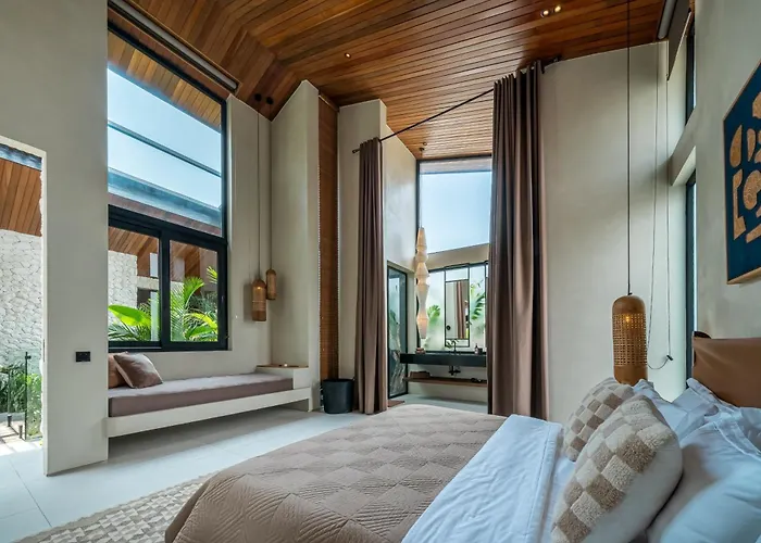 Baratega - Dreamy Urban Tropical 6br For Large Group Kerobokan (Bali)