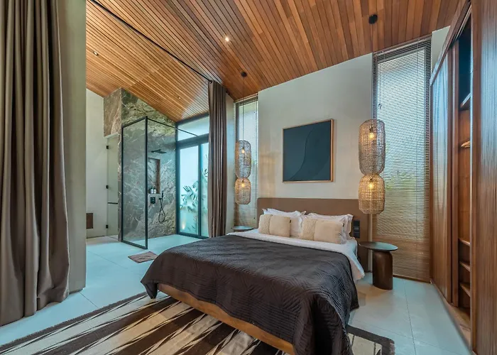 Villa Baratega - Dreamy Urban Tropical 6br For Large Group Kerobokan (Bali)